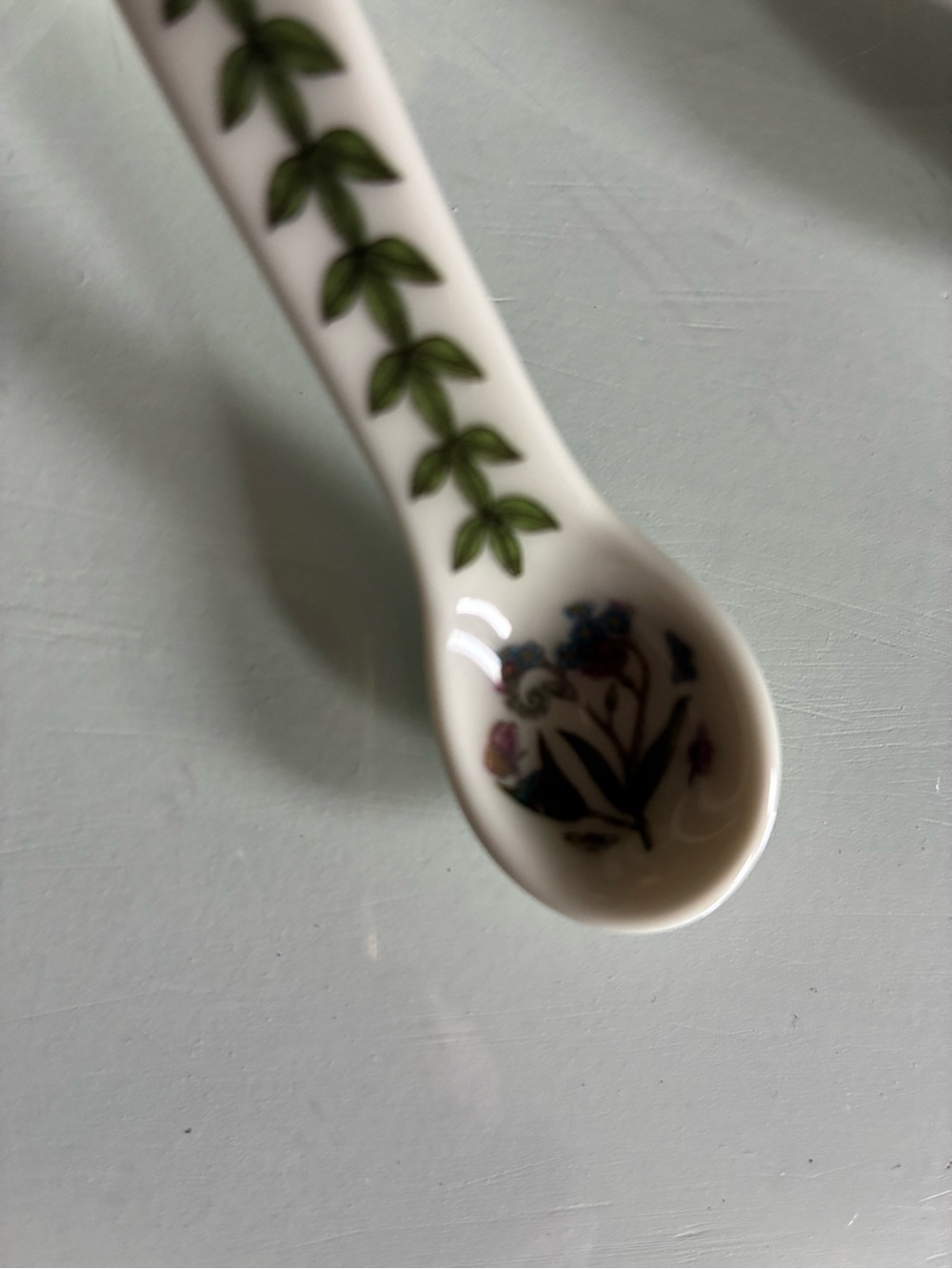 Botanical Floral Ceramic Measuring Spoon Set - White with Green Leaf Accents - Picture 4 of 9